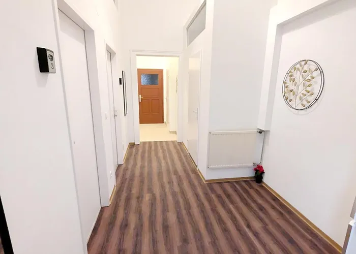 Spacious - 15 Min From Airport & Center, 5 Min From Main-bus Station Ez1