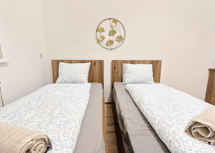 Spacious - 15 Min From Airport & Center, 5 Min From Main-bus Station Ez1 Hospedagem domiciliar *